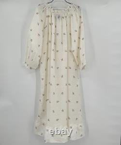 Robe de salon en lin à manches longues avec boutons et volants à épaules dénudées